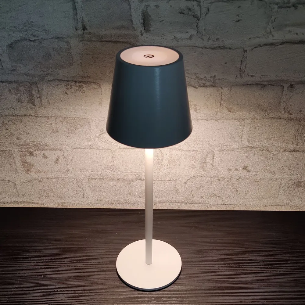 New LED Energie Ladattava LED-pöytävalaisin Praha, 3CCT, himmennettävä