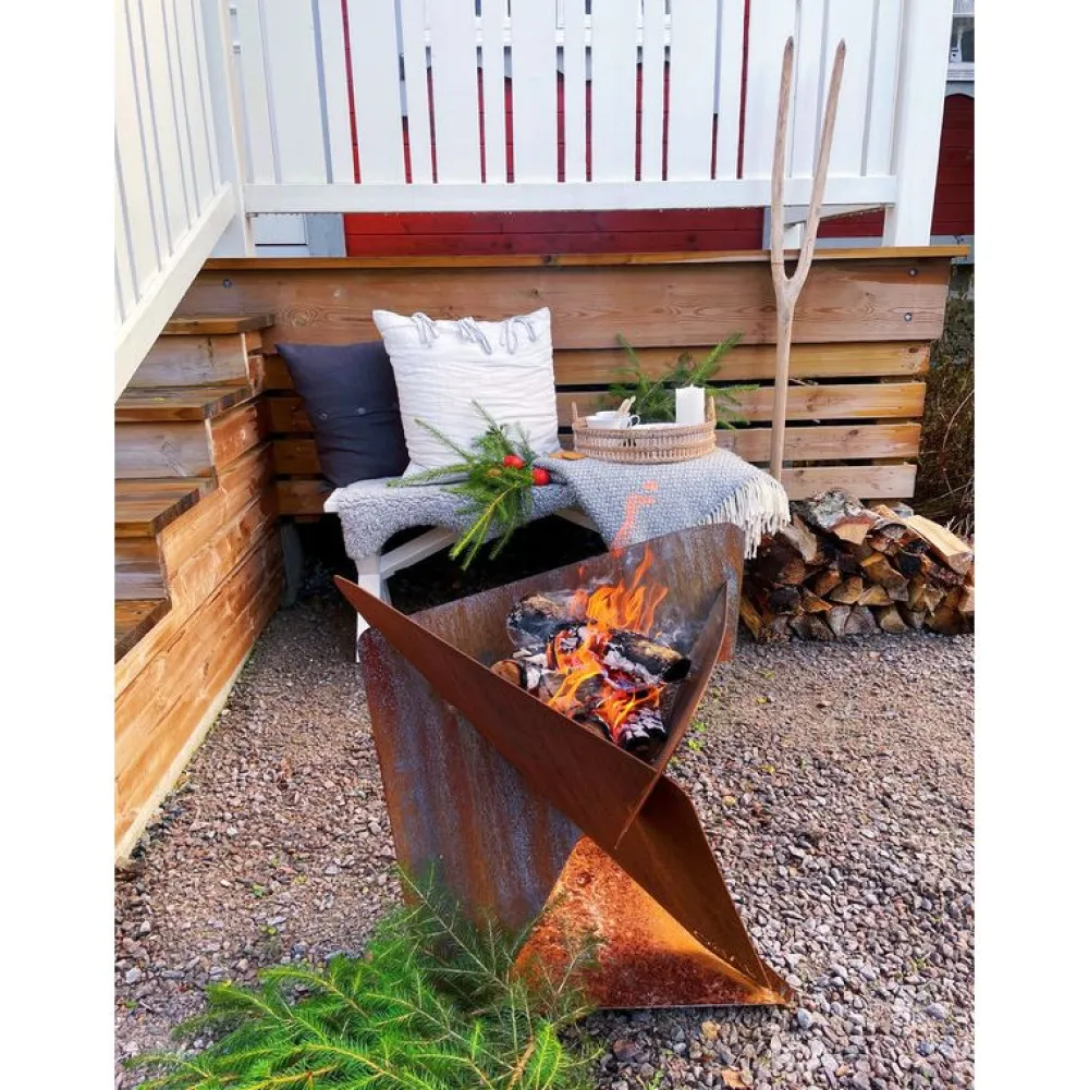 Clearance JABO Tulisija Triangel 64x64x54cm Corten-teräs, sis. alustan